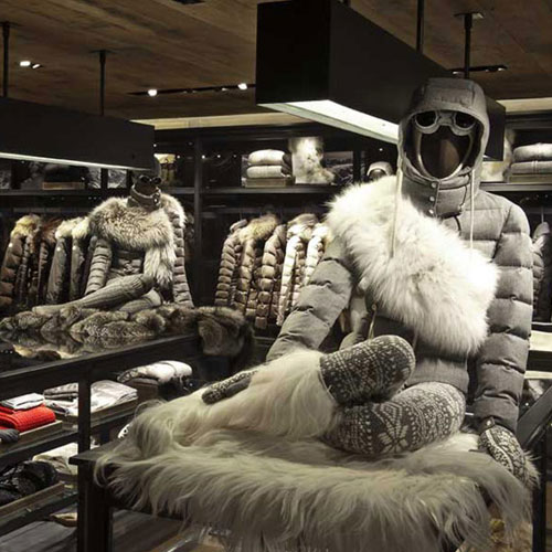 moncler女装专卖店形象图