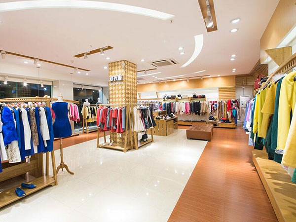 爱衣服女装专卖店形象图