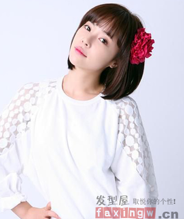 黄静茵甜美韩系短发 演绎知性甜美OL