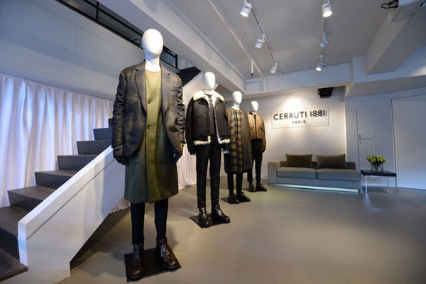 cerruti 1881把华丽巧究的面料与传统裁缝工艺以更富运动感的手法