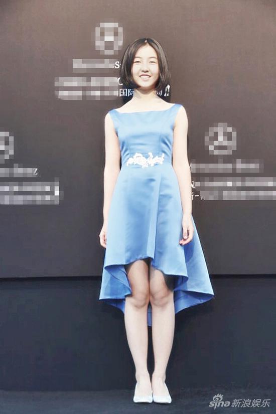张子枫亮相时装周 上演活泼俏皮压轴秀