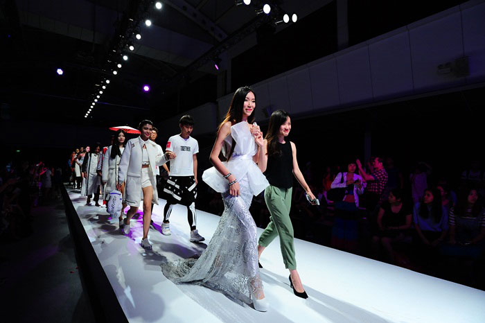 北京理工大学珠海学院服装设计毕业作品在2015中国(广东)大学生时装周图片