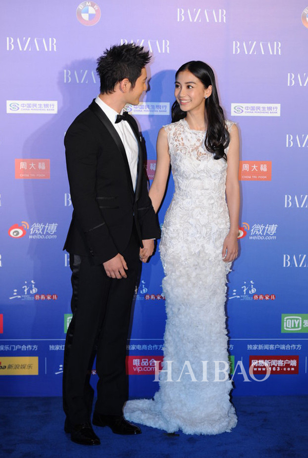 黄晓明,杨颖 (angelababy) 亮相2014"芭莎明星慈善夜"蓝毯