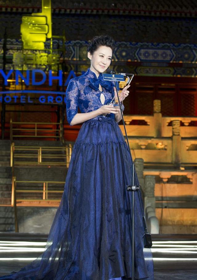 第一位华人女明星许晴出席2015年托尼奖红毯