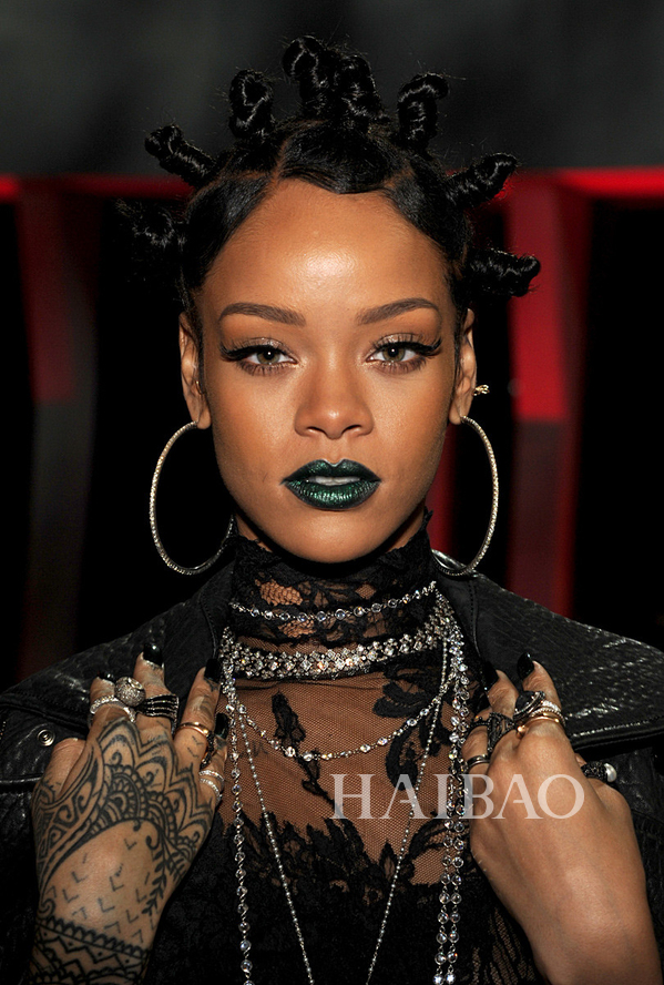 明星珠宝个人秀之蕾哈娜 (rihanna) :衣品如同过山车