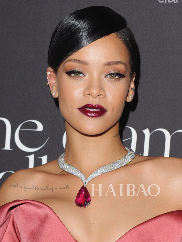 中国服装网 时尚资讯 搭配 明星珠宝个人秀之蕾哈娜 (rihanna) :衣品