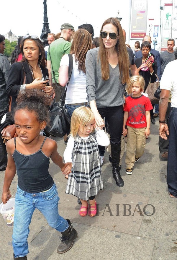 angelinajolie孩子,angelinajolie是谁 安吉丽娜·朱莉 (angelina jolie) 和孩子们离开伦敦水族馆