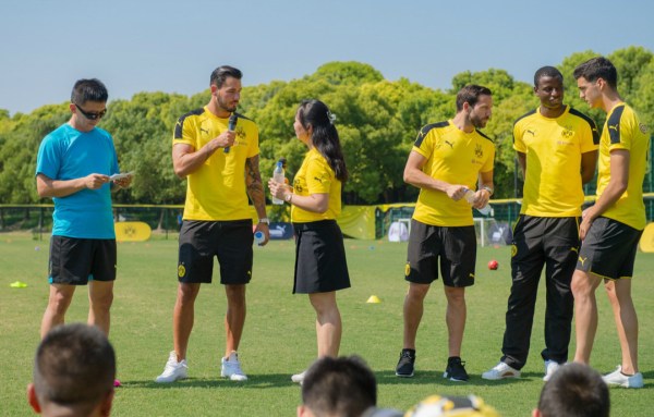 Puma et Evonik travaillent main dans la main pour créer un camp de football pour les jeunes.