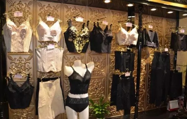 使用柔漾美体内衣的佳人们时常去店里坐坐,让柔漾的美体设计师进行