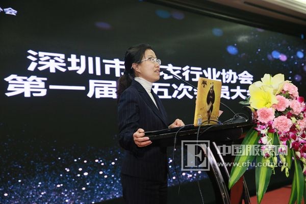 【附表:第二届理事会、监事会名单】 深圳市内衣行业协会 第二届理事会、监事会名单 NO. 单位名称 姓名 任职职务 1 安莉芳(中国)服装有限公司 郑碧浩 会长 NO. 单位名称 姓名 任职职务 1 维珍妮国际(控股)有限公司 洪游奕 常务副会长 2 深圳汇洁集团股份有限公司 吕兴平 常务副会长 3 深圳市盛世九州展览有限公司 张峰伟 常务副会长 4 深圳市心衣创新研发中心 邵立升 常务副会长 5 广东都市丽人实业有限公司 张盛锋 常务副会长 6 新兴纺织(深圳)有限公司 麦沛明 常务副会长 7 深圳市