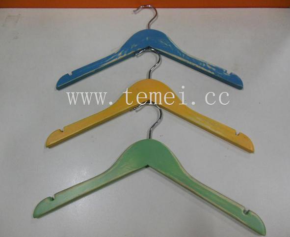 南昌特美木衣架厂全国供应服装店木质衣架