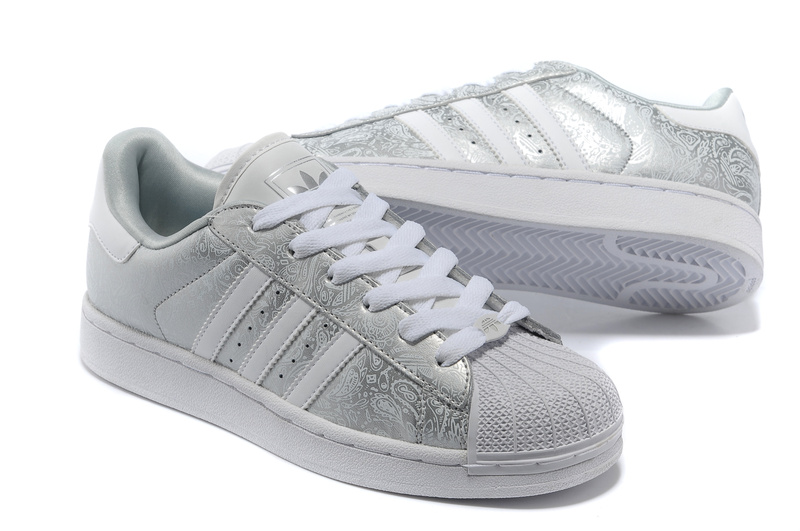 高仿价格:实用的阿迪达斯/adidas 女鞋购买技巧