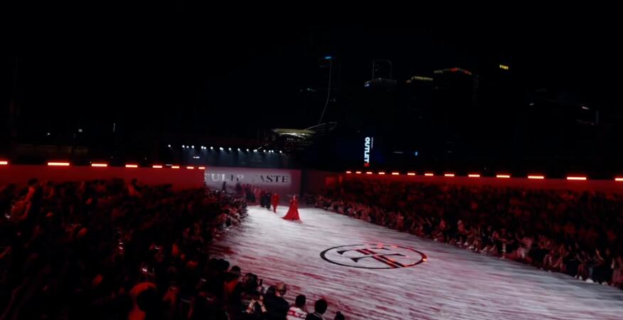 直擊錢塘江畔城市陽臺時尚大秀 郁香菲2023年“非凡旅程”震撼啟航